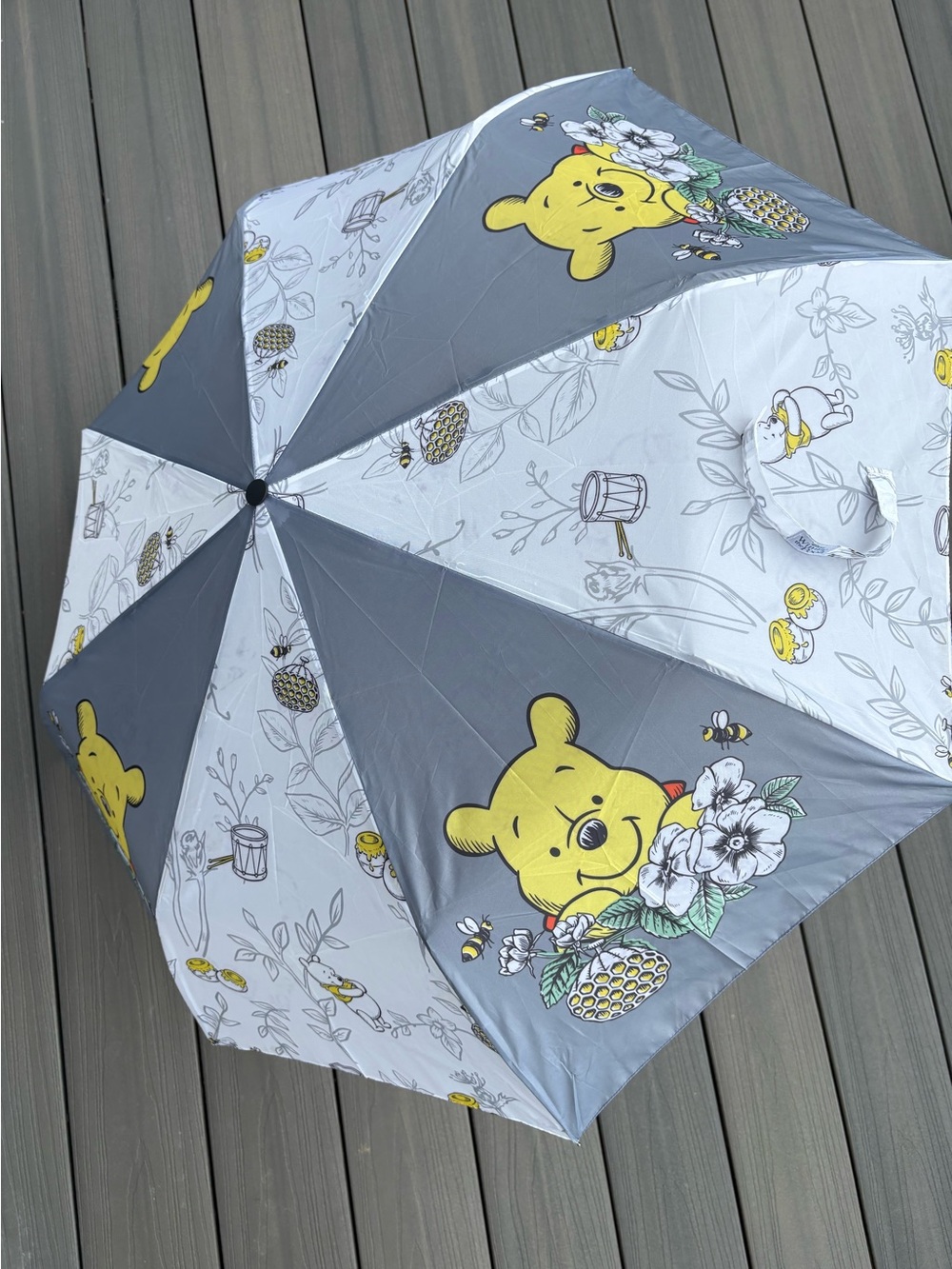 Disney Winnie the Pooh Floral Honey Pot Bee Prints Compact Umbrella w. Sleeve